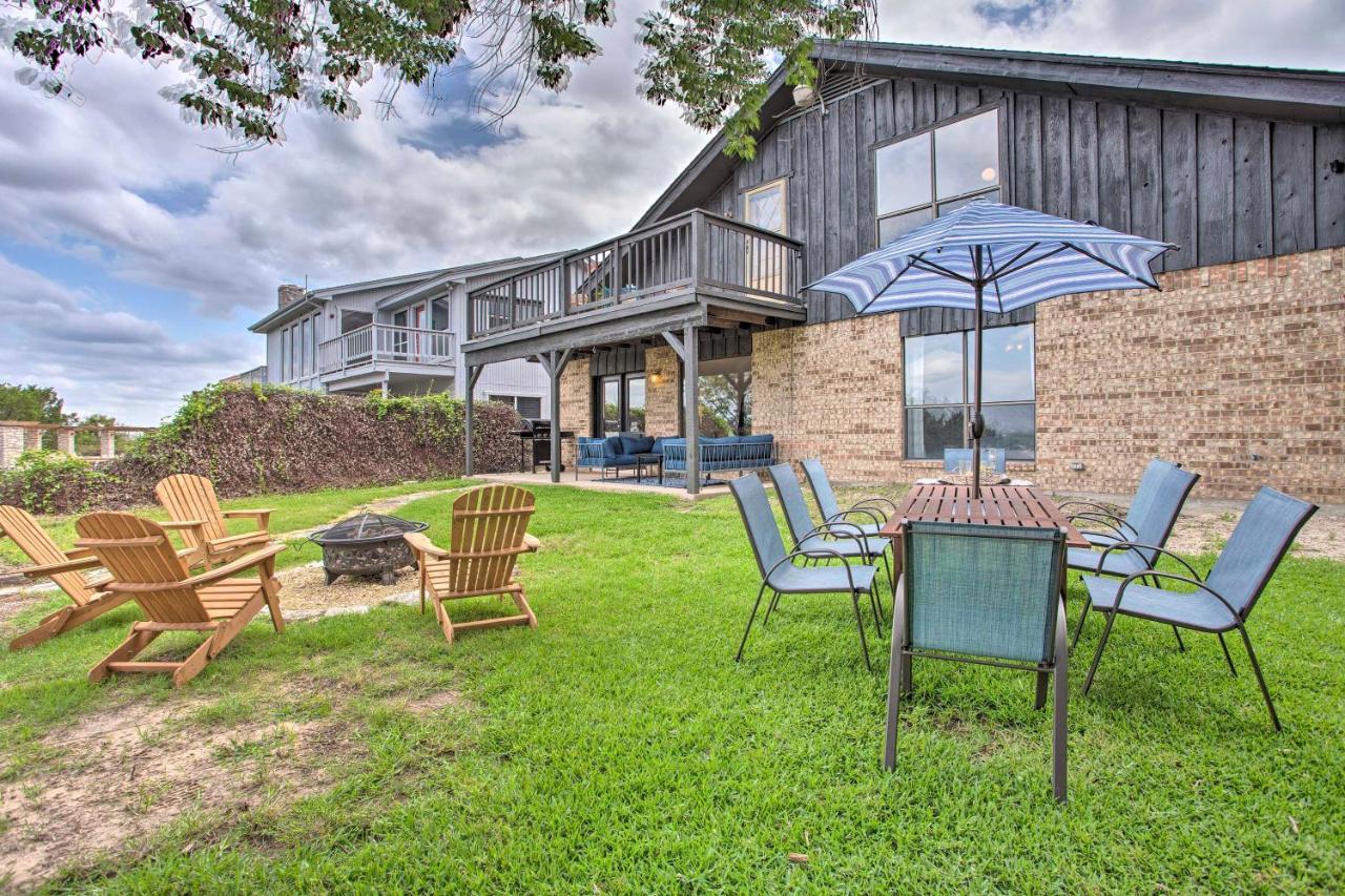 Chic Lakefront Granbury Getaway With Private Dock! Eksteriør billede